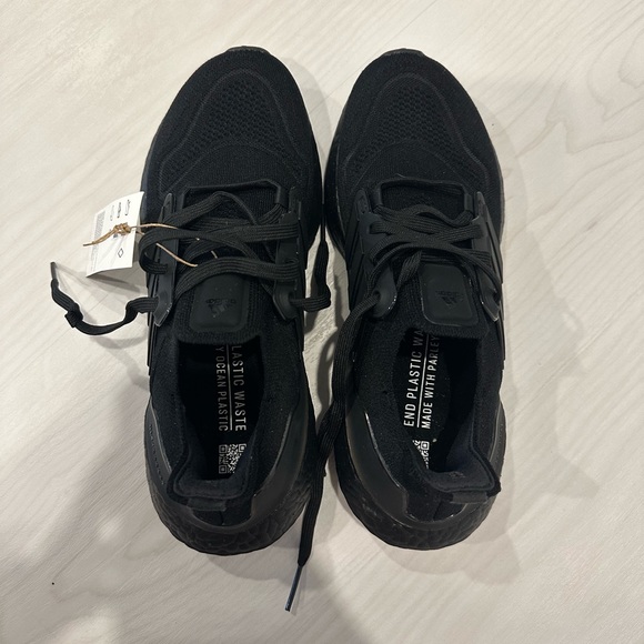 Adidas ultraboost 22!! - Picture 2 of 4